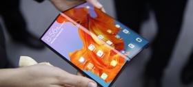 Huawei Mate X 5G este în sfârşit disponibil, după amânare; A sosit deocamdată în China şi iată cât costă