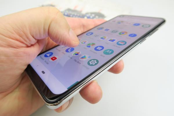 Motorola One Action: Benchmark-uri la nivel de One Vision, Galaxy A50