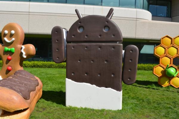 Istoria lui Android cu Radu Episodul #5: Ramificare Honeycomb + Ice Cream Sandwich cu butoane virtuale de navigare, recunoaştere facială