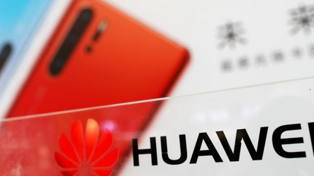 <b>Huawei a crescut impresionant ca venituri în primele 3 trimestre, în ciuda interdicţiilor SUA; Avem cifre!</b>Huawei dezvăluie rezultatele sale financiare pe primele 3 trimestre ale acestui an şi se pare că lucrurile au mers chiar bine, inclusiv în ultimele 3 luni. Aflăm că Huawei a generat venituri de 86 de miliarde de dolari în primele 