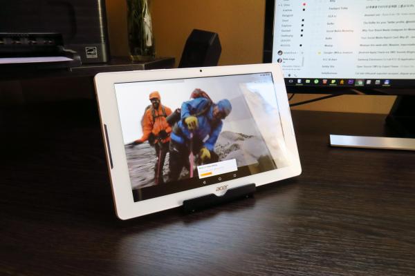 Acer Iconia One 10 (B3-A30) - Fotografii Hands-On