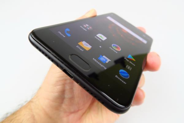 Allview X4 Soul Style: Baterie generoasă, evoluţie clară faţă de predecesor