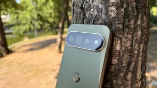 Google Pixel 11 Pro XL: Camera se descurcă excelent la fotografierea de zi și la selfie-uri, dă de greu la lăsarea serii