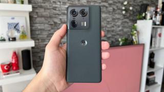 Ai un Motorola Edge 50 Ultra? Iată ce vei primi cu actualizarea la Android 17