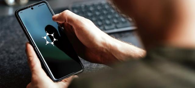 GrapheneOS, sistem Android axat pe securitate disponibil până acum pe Pixel, va fi suportat oficial pe telefoane Motorola din 2027