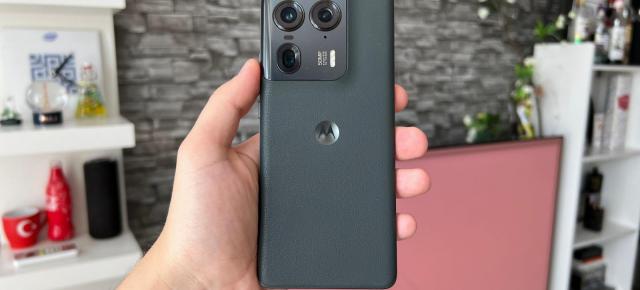 Ai un Motorola Edge 50 Ultra? Iată ce vei primi cu actualizarea la Android 17