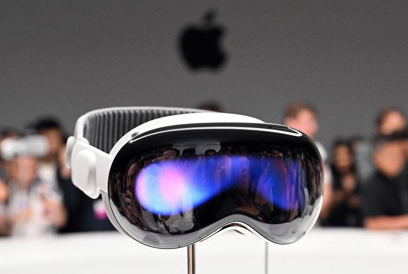 Apple pare să fi ales următorul pariu după Vision Pro: ochelari mai simpli, cu camere și AI