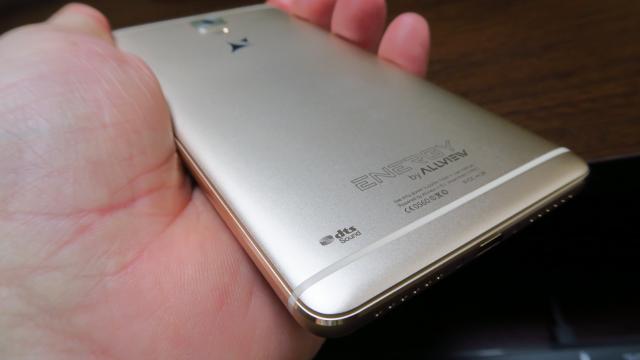 <b>Allview P9 Energy: Benchmark-uri peste X3 Soul Pro, fără să ia însă la baionetă segmentul high-end la mod general</b>Allview P9 Energy foloseşte popularul procesor MediaTek Helio P10, un chipset octa core adoptat atât de micile companii din China, cât şi de firme mai mari, precum HTC sau Sony. E deja testat, verificat şi răsverificat, deci e o alegere bună. GPU-ul..