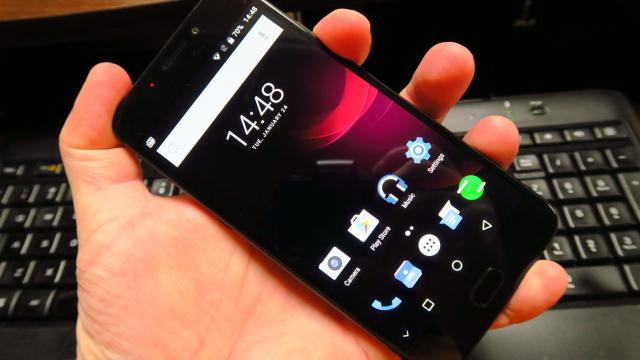 <b>UMi Plus E Review</b>O să vă surprindă poate acest fapt, dar deşi suntem în epoca telefoanelor cu 8 GB RAM, cred că am testat la Mobilissimo.ro doar 4 telefoane cu 6 GB RAM. E vorba despre un model LeEco, OnePlus 3, Google Pixel XL şi ASUS ZenFone 3 Deluxe.