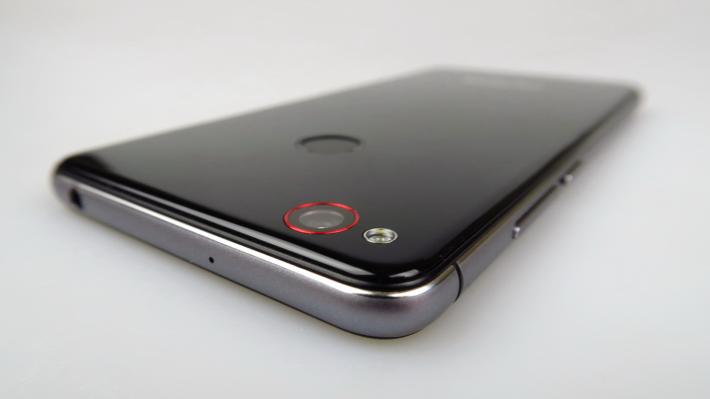 Nubia Z11 Mini: Design inspirat, elegant, deja clasic