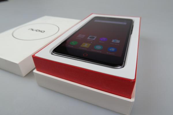 ZTE Nubia Z11 Mini - Unboxing