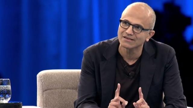 <b>"Microsoft apreciază eşecul" recunoaşte CEO-ul Satya Nadella, într-un nou interviu</b>Urmând parcă exemplul celor de la Google care nu s-au sfiit să afirme de multe ori că prin eșecuri învață lucruri foarte importante, iată că și cei de la Microsoft adoptă o abordare similară. În cadrul celui mai recent interviu luat lui Satya Nadella, CEO