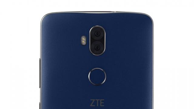 <b>ZTE Blade MAX 3 debutează oficial în SUA; phablet de 6 inch cu baterie de 4000 mAh</b>Pe piața din SUA debutează astăzi un nou phablet din seria Blade a celor de la ZTE, model numit Blade MAX 3 și prezentat în imaginile de mai jos. Și acest nou dispozitiv este caracterizat de un preț foarte bun de achiziție, oferind la pachet dotări