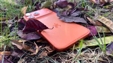 Piața globală de smartphone-uri scade cu 6% în 2026, dar Apple urcă pe primul loc în ceea ce privește livrările