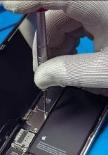 Reguli noi pentru smartphone-uri în Europa; Adio baterii greu de schimbat din 2027