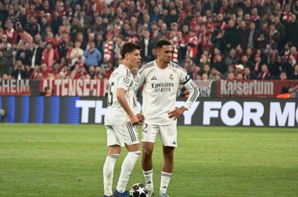 OPPO Find X9 Ultra - Mostre foto oficiale: download - 2026-04-21T125319.399.jpg