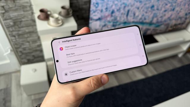 <b>One UI 8.5 (Beta) ajunge pe Galaxy S23 FE, Galaxy A35 și Galaxy A55</b>Samsung a lansat odată cu seria de flagship-uri Galaxy S26 și noua versiune software One UI 8.5. Pentru moment doar modelele din noul lineup Galaxy S26 rulează în variantă stabilă această interfață, dar Samsung continuă să lucreze la build-uri stabile
