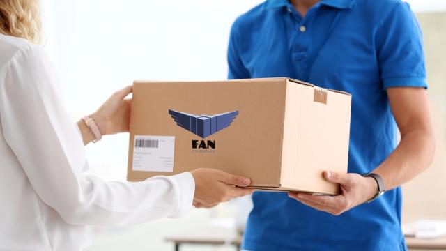 <b>FAN Courier clarifică situația: Agențiile fizice NU se închid complet</b>FAN Courier a transmis un mesaj în urma informațiilor apărute recent în presă, potrivit cărora compania ar fi închis toate agențiile din țară. Reprezentanții firmei susțin că aceste afirmații sunt false și pot induce în eroare publicul. Astfel, aflăm azi