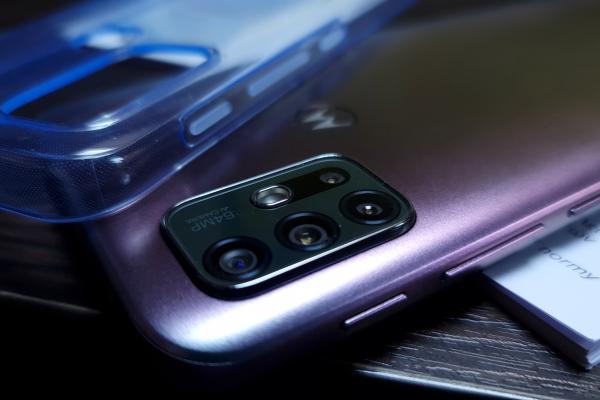 Motorola Moto G30 Unboxing: un nou început pentru seria Moto G - telefon midrange cu baterie mare, refresh rate de 90 Hz