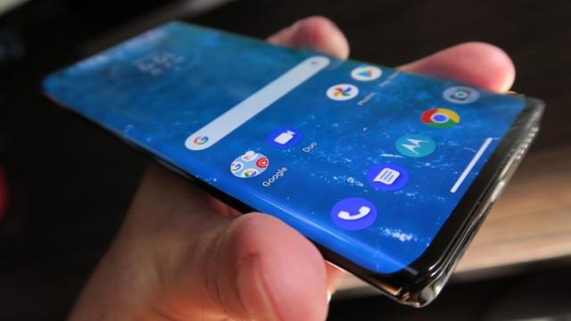 <b>Turul Magazinelor #861: Motorola Edge şi sistem All în One Ryzen 7 la preţ bun, Redmi 9T în România</b>Am revenit cu Turul Magazinelor, episodul nostru zilnic de colecţii de reduceri, oferte speciale şi discount-uri, iar de această dată avem o listă diversificata de produse. Ea include atât un PC All în One, cât şi telefoane, videoproiectoare şi un