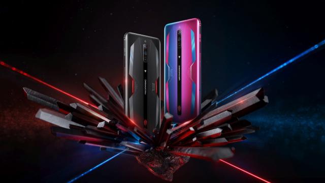 <b>Nubia Red Magic 6 Pro este primul telefon cu 18 GB RAM, ecran de 165 Hz; Debutează şi Red Magic 6 (telefoane de gaming)</b>În vreme ce aşteptăm debutul lui ASUS ROG Phone 5 pe 10 martie, Nubia fură privirile cu propriul său telefon flagship de gaming, modelul Red Magic 6. De fapt Red Magic 6 este o serie, care include modelele Red Magic 6