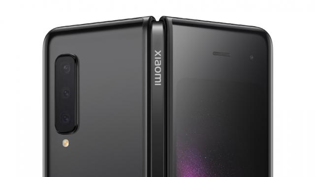 <b>Xiaomi a brevetat un nou smartphone pliabil, ar putea face parte din seria Mi Mix</b>Nu de mult aflam că Samsung Display va dezvolta ecrane pliabile atât pentru Xiaomi, cât și pentru Oppo și chiar Google. În acest articol vorbim însă despre viitorul telefon pliabil Xiaomi care ar putea face parte din seria Mi Mix. Mai jos avem detalii.Noi