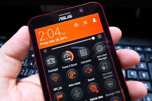 ASUS ZenFone 2 Deluxe Special Edition: conectivitate în linie cu restul ansamblului