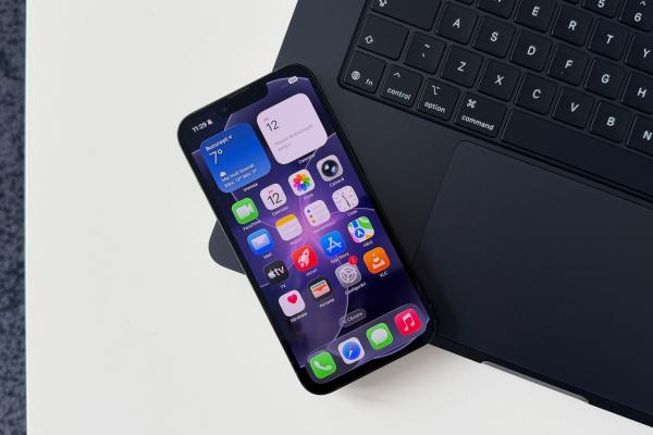 Apple iPhone 17e review detaliat în limba română (evaluare Mobilissimo)