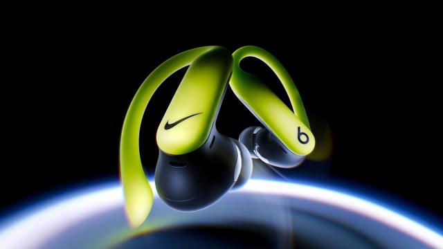<b>Powerbeats Pro 2 Nike Edition au debutat oficial! Căști sport care combină performanța Beats cu stilul Nike</b>Beats și Nike își unesc forțele într-o colaborare inedită, lansând Powerbeats Pro 2 (Nike Special Edition). E vorba despre o pereche de căști wireless care aduce pentru prima dată celebrul Swoosh direct pe un produs Beats. Este un pas important pentru
