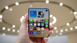 Apple cere interfețe gândite pentru ecranul pliabil al iPhone Duo - aplicațiile vechi pot rămâne cu spații nefolosite și bare negre