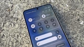 Samsung Galaxy S25 FE primește odată cu One UI 9 o funcție mult așteptată: transferuri de fișiere către iPhone prin Quick Share