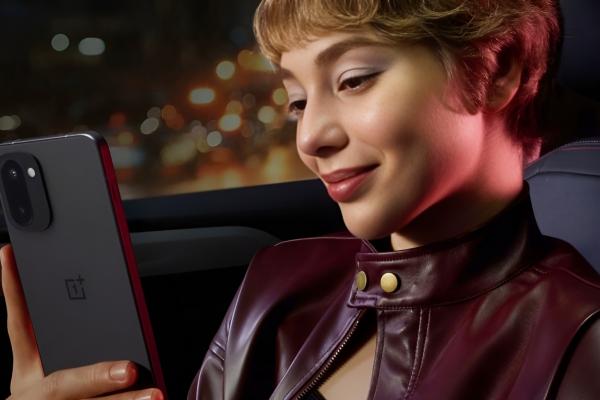 OnePlus 15R e aici! Model pentru gameri, cu procesor Snapdragon 8 Gen 5, ecran de 165Hz și baterie generoasă (7400 mAh)