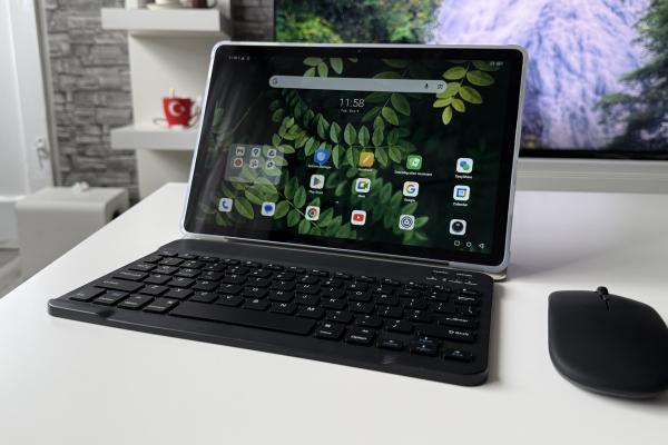 Review Blackview Zeno 10 5G: Aproape un Chromebook... doar că e o tabletă accesibilă, cu o mulțime accesorii la pachet