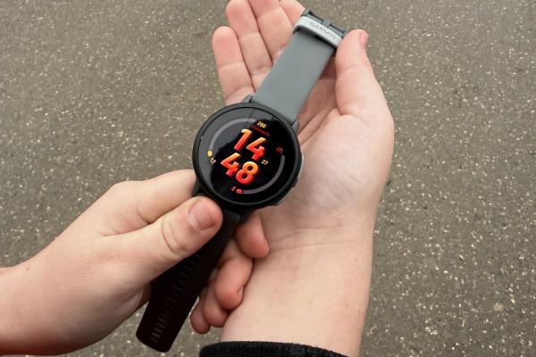 Prezentare Garmin Bounce 2: Smartwatch pentru copii cu LTE, GPS și funcții avansate de control parental