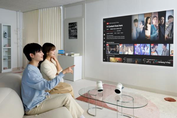 CES 2026: Samsung lansează The Freestyle+, un proiector portabil cu AI și luminozitate dublă față de modelul anterior