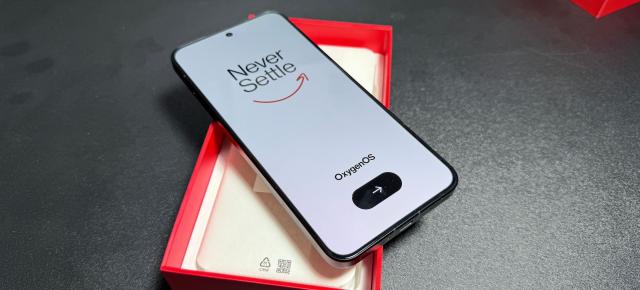 OnePlus 15R: Acustică stereo, volum suficient pentru gaming și multimedia, dar fără recorduri