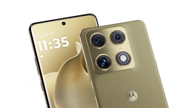 <b>Motorola Signature (edge 70 Ultra) apare în imagini proaspete; Când se lansează telefonul (aproape) flagship?</b>Motorola edge 70 Ultra sau mai bine zis Motorola Signature tocmai a primit o scăpare nouă, care dezvăluie atât elemente de design, cât şi data de lansare a produsului. Produsul are numele de cod "Urus", aşa cum aflăm dintr-o 