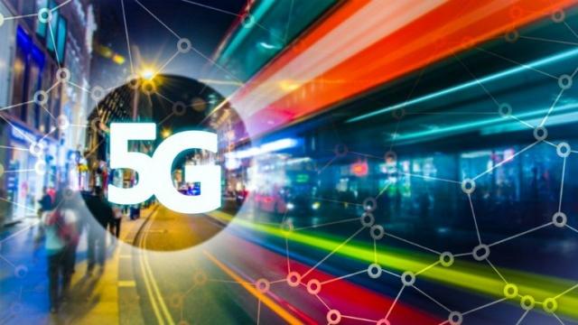 <b>Rețelele 5G câștigă teren în România; Peste 4 milioane de conexiuni active la jumătatea anului 2025</b>Potrivit celui mai recent raport publicat de ANCOM, în prima jumătate a anului 2025, una din cinci conexiuni mobile a fost realizată prin rețele 5G. Numărul total al acestor conexiuni a depășit 4 milioane, iar ele au generat 7% din traficul total