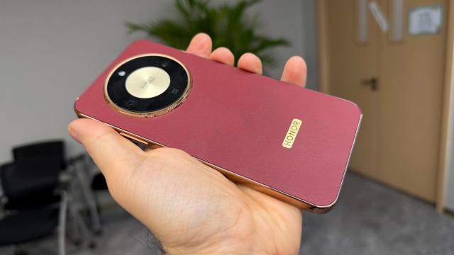 <b>HONOR extinde seria Magic8 cu modelele Magic8 Air, Magic8 RSR, Magic 8S; Ce ştim despre ele?</b>Se pare că HONOR nu se mulţumeşte doar cu modelele Magic8 Lite şi Magic8 Pro, proaspăt anunţate în România acum o săptămână. Vrea să extindă mult mai mult gama de produse, inclusiv cu un Magic 8S, Magic8 Air şi Magic8 RSR