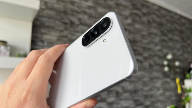 <b>Samsung ignoră upgrade-urile de cameră pentru Galaxy A57; Ce oferă noul mid-range?</b>Era final de noiembrie atunci când îl vedeam pe Galaxy A57 listat în GeekBench, iar mai acum o săptămână aproximativ, aflam că Samsung grăbește lansarea acestui model pentru a compensa întârzierea lui Galaxy S26