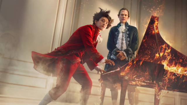 <b>Am văzut serialul „Amadeus” şi din cauza lui Pușkin Mozart e o puşlama</b>Când am văzut serialul Amadeus pe SkyShowtime zilele trecute mi-a amintit imediat de „Mary & George”. Asta prin hiper sexualizarea personajelor, care uneori distrage de la poveste. Avem parte de 5 episoade din această poveste, dar cum ea începe cu moartea