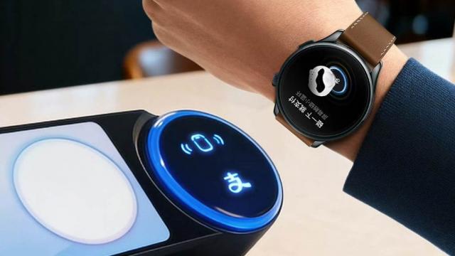 <b>Xiaomi Watch 5 este primul smartwatch cu senzor EMG; două versiuni disponibile, inclusiv eSIM</b>Pe lângă Xiaomi 17 Ultra, despre care v-am scris ieri, cei de la Xiaomi au anunțat și smartwatch-ul Watch 5, primul dispozitiv purtabil din industrie care integrează un senzor EMG (electromiografie). Noul model a fost lansat în două versiuni: una clasică 