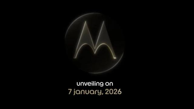 <b>Motorola Signature va debuta pe 7 ianuarie 2026; Ce ne aduce noul telefon premium Moto?</b>Motorola ne-a ţinut fără telefoane flagship în ultimii 2 ani, de la Edge 50 Ultra încoace, dar acum e gata să întrerupă secetă. Asta prin intermediul lui Motorola Signature, un soi de rebranding pentru edge 70 Ultra. El tocmai a primit 