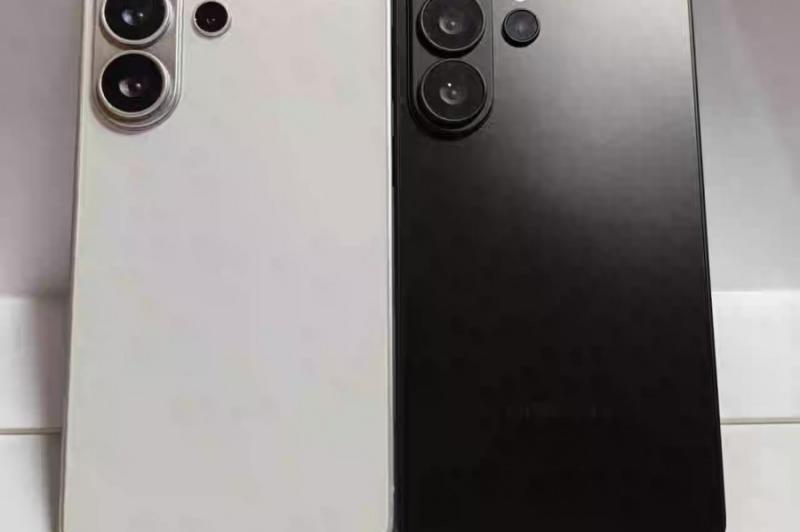 Galaxy S26, Galaxy S26 Ultra - Machete Dummy: 2.jpg