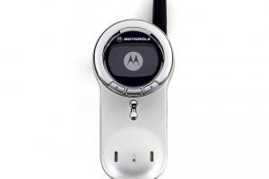 Motorola V70