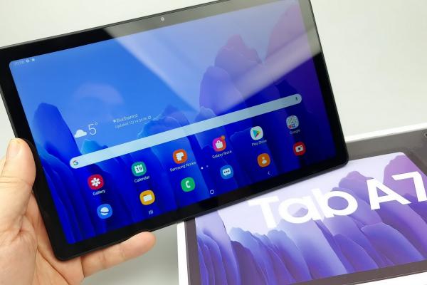 Samsung Galaxy Tab A7 10.4 2020 Unboxing: tabletă accesibilă pentru şcoala de acasă, filme şi muzică (Video)
