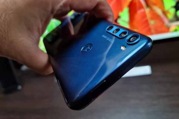 Top 5 motive pentru achiziţionarea unui telefon 5G şi câteva modele recomandate din portofoliul Motorola