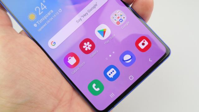 <b>Samsung Galaxy S10 Lite primeşte actualizarea la One UI 3.0 şi Android 11</b>Samsung continuă să extindă lista telefoanelor care primesc actualizarea la Android 11 şi One UI 3.0 până la final de an. După Samsung Galaxy S20 Fan Edition, acum e rândul lui Samsung Galaxy S10 Lite