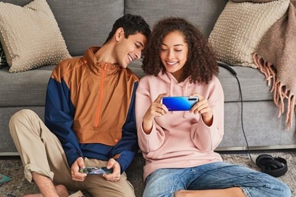 Oppo Reno 3 4G este acum oficial și vine cu procesor Helio P90, cameră selfie de 44 mpx