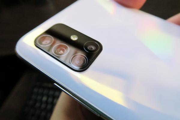 Samsung Galaxy A51: Cameră cu upgrade-uri destule de la Galaxy A50, dar cu probleme la albastrul cerului alocuri